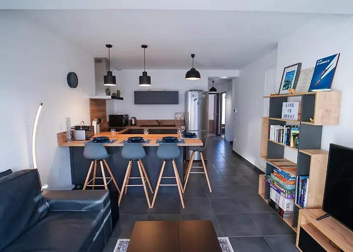 Apartment For 4 People With Tennis Condominium